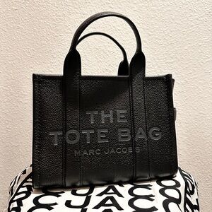 Marc Jacobs ‘The Leather Small Tote Bag’